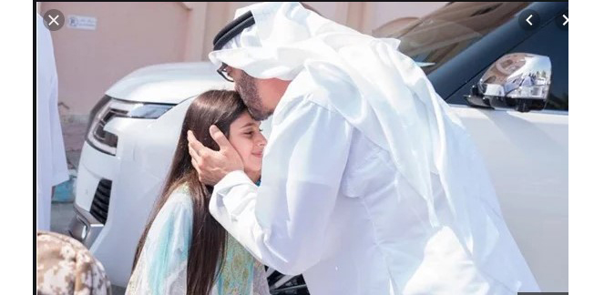 موقف إنساني من محمد بن زايد تجاه طفلة حاولت السلام عليه خلال استقبال ولي العهد السعودي..فيديو